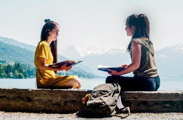 Bild 1 von 3: Von links: Annalisa und Désirée  in der Schweiz.