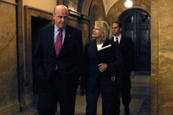 Bild 1 von 4: (l-r) Fred Dalton Thompson as D.A. Arthur Branch, Candice Bergen as Judge Anderlee -- NBC Universal