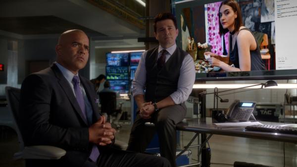 Bild 1 von 12: Chunk Palmer (Christopher Jackson, l.); Benny Colón (Freddy Rodríguez, r.)