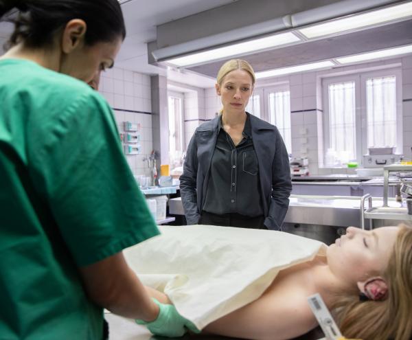 Bild 1 von 16: Kann Julia Durant (Sandra Borgmann) trotz ihrer Traumatisierung die bestialischen Morde an jungen, blonden Mädchen aufklären?