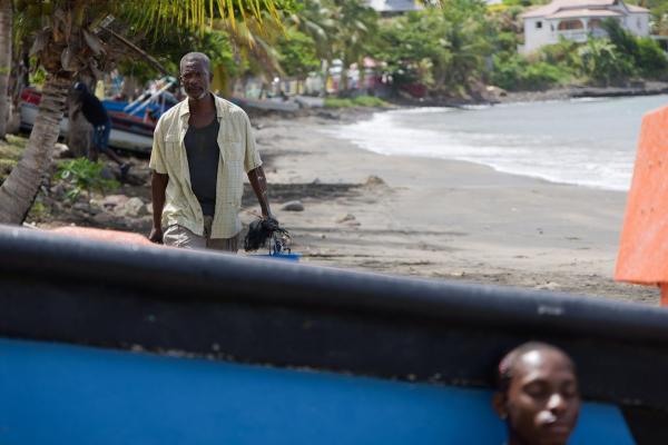 Bild 1 von 7: Anicet Bellerose (Ali Balthazard, l.)