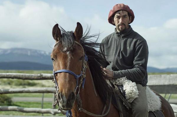 Bild 1 von 6: Ein Gaucho in der patagonischen Steppe