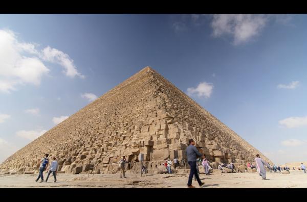 Bild 1 von 7: Die Cheops-Pyramide galt in der Antike als bedeutendstes der sieben Weltwunder, von denen sie heute als einziges noch erhalten ist.