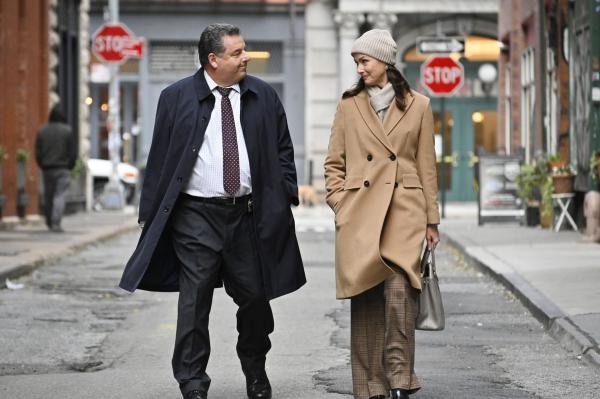 Bild 1 von 10: Anthony Abetemarco (Steve Schirripa, l.); Erin Reagan (Bridget Moynahan, r.)