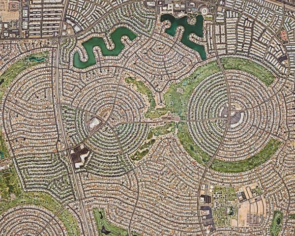 Bild 1 von 12: Sun City, Arizona: Unsere Städte und Bauten verändern das Antlitz unseres Planeten. Der Altersdurchschnitt der Bewohner liegt bei über 70 Jahren, denn hier darf man nur wohnen, wenn man zumindest einen Rentner als Mitbewohner hat.