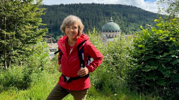 Bild 1 von 3: Moderatorin Annette Krause erwandert sich den Südschwarzwald.