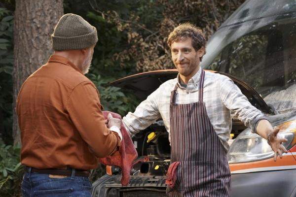 Bild 1 von 15: Harry (Hector Elizondo, l.); Drew Dunbar (Thomas Middleditch, r.)