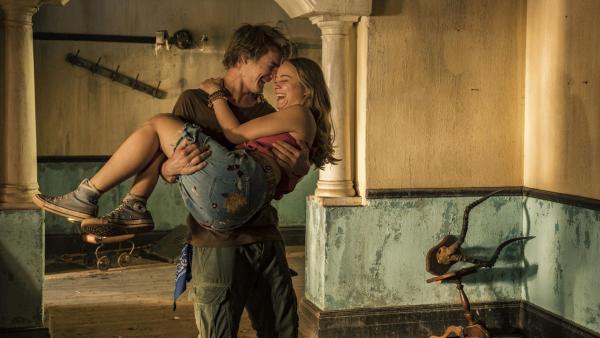 Bild 1 von 11: Jochen Kowalski (Luke Neite, l.); Chiara von Zangenheim (Athena Strates, r.)