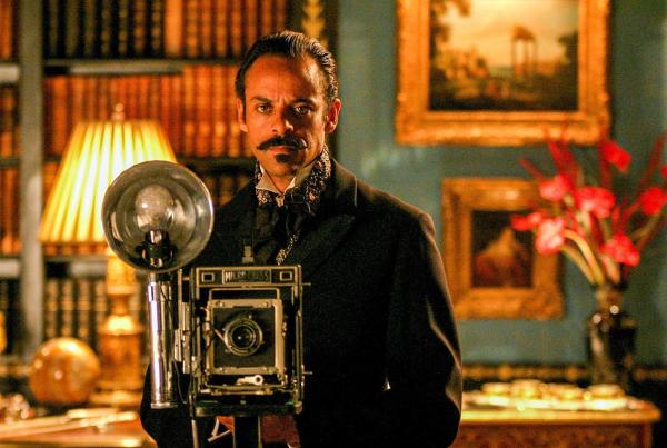Bild 1 von 9: Im Bild: Alexander Siddig (Shaitana).