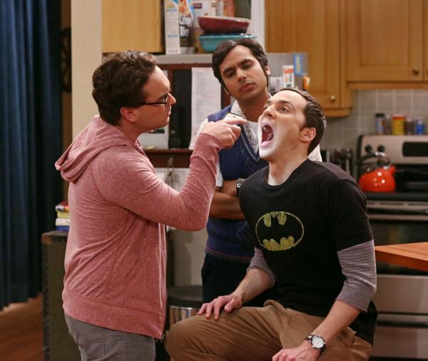 Bild 1 von 29: Was ist nur mit Sheldon (Jim Parsons, r.) Leonard (Johnny Galecki, l.) und Raj (Kunal Nayyar, M.) los?