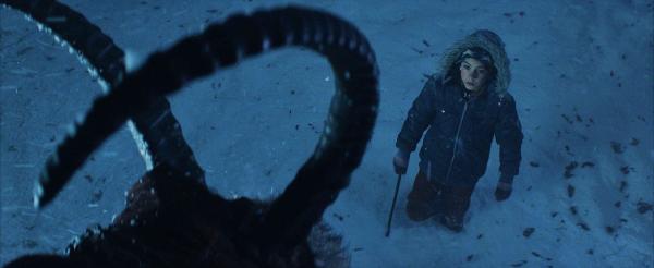 Bild 1 von 6: (v.l.n.r.) Krampus (Luke Hawker); Max (Emjay Anthony)