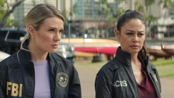 Bild 1 von 7: Kate Whistler (Tori Anderson, l.); Jane Tennant (Vanessa Lachey, r.)