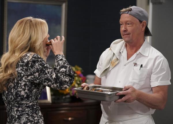 Bild 1 von 15: Gina Dabrowski (Annaleigh Ashford, l.); Bert (D. B. Sweeney, r.)