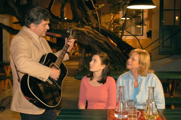 Bild 1 von 21: Im Bild: Erwin Steinhauer, Philippa Galli, Marianne Mendt.