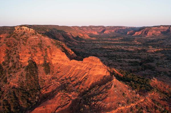Bild 1 von 6: Wasser und Wind haben den Caprock Canyons State Park über Jahrtausende zu einer dramatischen Landschaft aus rotem Sandstein geformt.