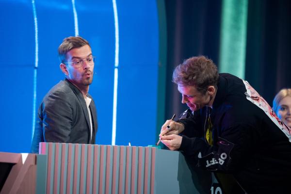 Bild 1 von 12: Joko Winterscheidt (l.); Matthias Schweighöfer (r.)