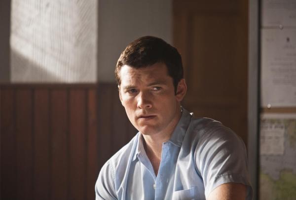 Bild 1 von 13: 1965: Noch ahnt David (Sam Worthington) nicht, dass ihn eine gescheiterte Mission noch Jahre später beschäftigen wird ...