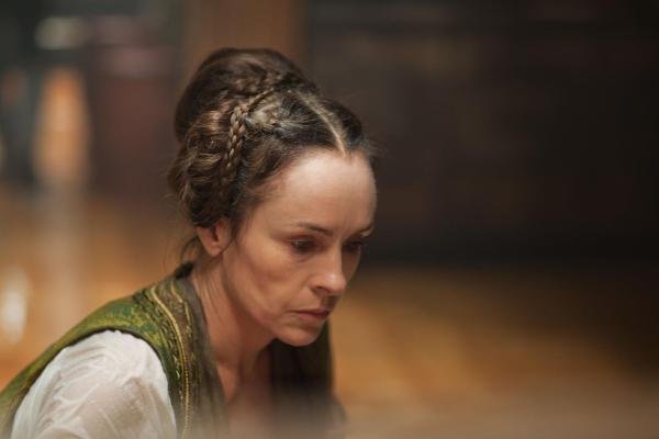 Bild 1 von 7: Countess of Warwick (Juliet Aubrey)