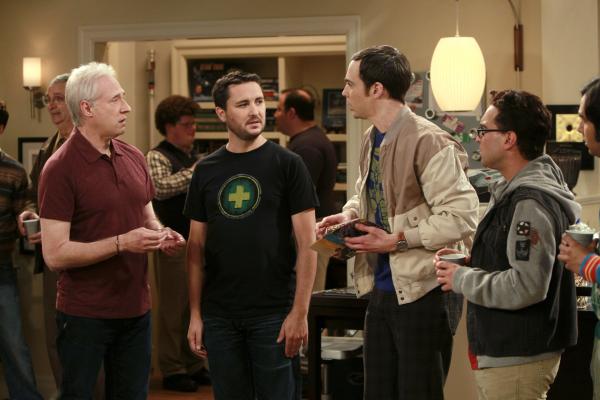 Bild 1 von 22: (v.l.n.r.) Brent Spiner; Wil Wheaton; Sheldon Cooper (Jim Parsons); Leonard Hofstadter (Johnny Galecki); Rajesh Koothrappali (Kunal Nayyar)
