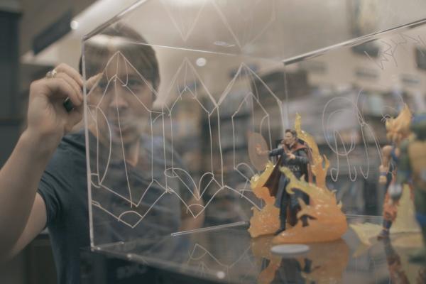 Bild 1 von 2: David J. Peterson verdient sein Geld, indem er Sprachen für Fantasyfilme, wie \