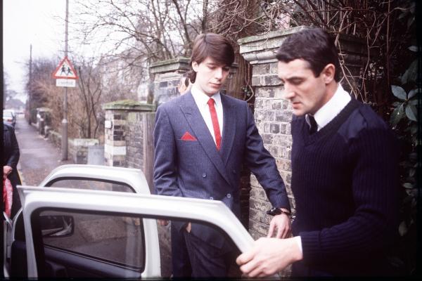 Bild 1 von 2: Jeremy Bamber auf dem Weg zu einer seiner Gerichtsverhandlungen.