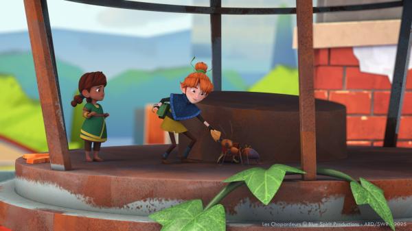 Bild 1 von 3: Huch! Eine Ameise scheint sich für Hoppys und Arriettys Picknick zu interessieren.