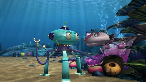 Bild 1 von 3: UMA erklärt Skid, dass er ihr nicht beim Aufbau einer neuen Unterwasserstation zu helfen braucht.