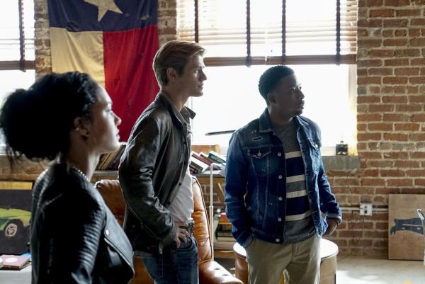 Bild 1 von 8: Sollen in Ecuador die Demokratie retten und dem Präsidentschaftskandidaten León ein Spenderherz beschaffen, bevor es zu spät ist: Jack, Riley (Tristin Mays, l.), MacGyver (Lucas Till, M.) und Bozer (Justin Hires, r.) ...