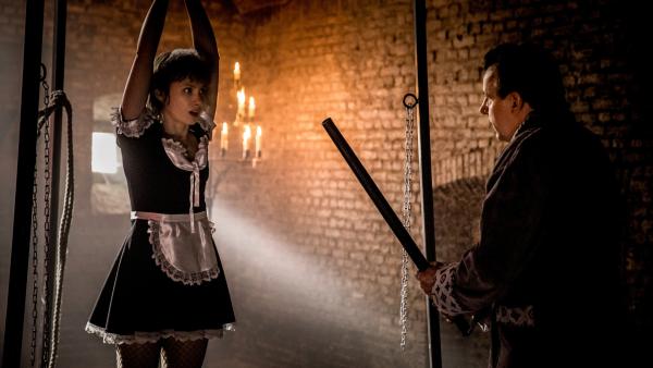 Bild 1 von 5: Doro Decker (Alina Levshin) steckt in einer gefährlichen Situation. Faber (Ronald Kukulies) hat herausgefunden, wer sie ist.