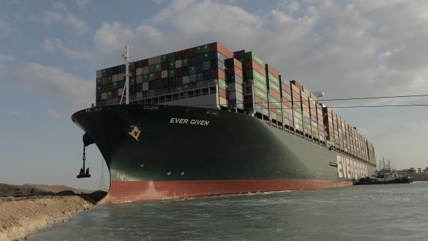 Bild 1 von 2: An der Südküste Chinas sticht das Containerschiff Ever Given in See, beladen mit Gütern im Wert von mehr als 700 Millionen Dollar.