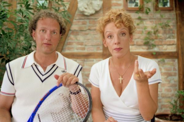 Bild 1 von 19: Pubertät geplagte Eltern (Sissi Perlinger, r., Marcus Kaloff, l.) ...