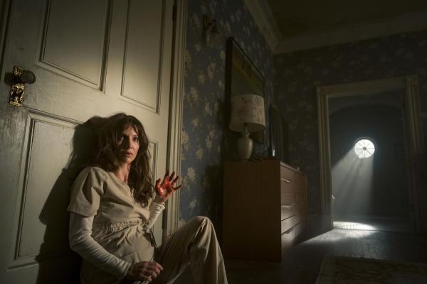 Bild 1 von 9: Madison Lake Mitchell (Annabelle Wallis)