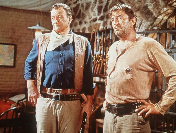 Bild 1 von 9: John Wayne, Robert Mitchum