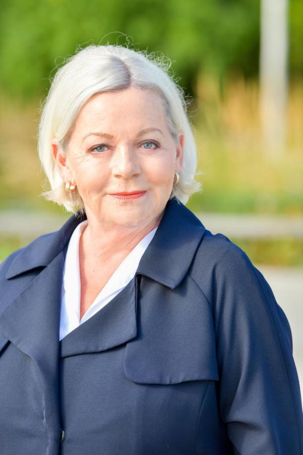 Bild 1 von 51: Im Bild: Brigitte Kren (Henriette Wolf).