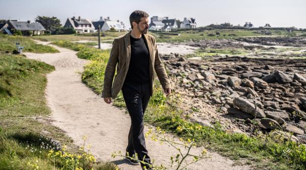 Bild 1 von 21: Kommissar Dupin (Pasquale Aleardi) enthüllt die Geheimnisse der Insel Ouessant.