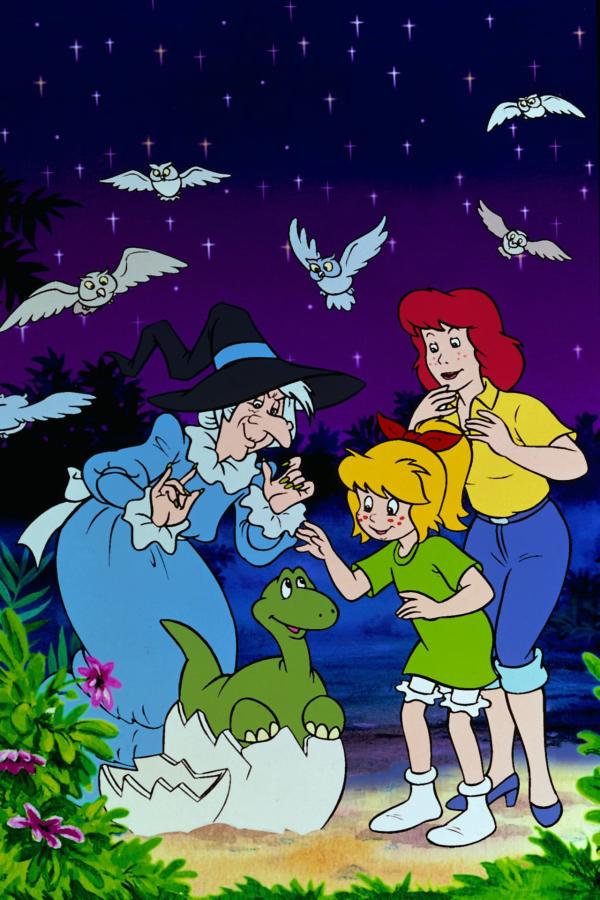 Bild 1 von 2: Bibi (M.), ihre Mutter (r.) und ihre Großmutter (l.) sind überglücklich: Ihr Hexspruch hat funktioniert, und der kleine Dinosaurier kann aus dem Ei schlüpfen. Noch wissen sie nicht, was sie sich damit aufgehalst haben.