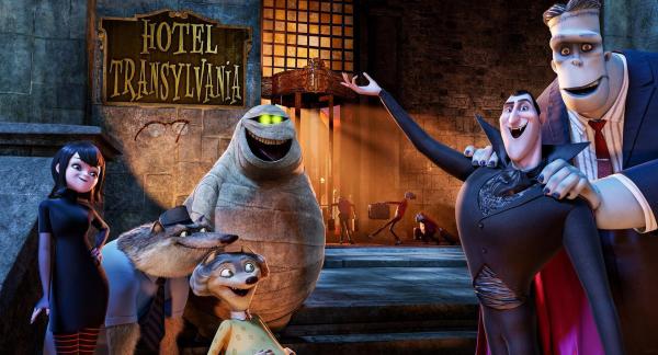 Bild 1 von 1: Im Bild: v.l.n.r.: Mavis, Griffin der Unsichtbare, Wayne, Wanda, Murray die Mumie, Dracula und Frank.