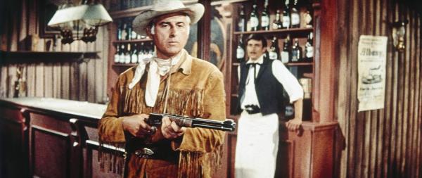 Bild 1 von 7: Mit Waffengewalt muss Old Surehand (Stewart Granger, l.) den Banditen zeigen, wer das Sagen hat ...