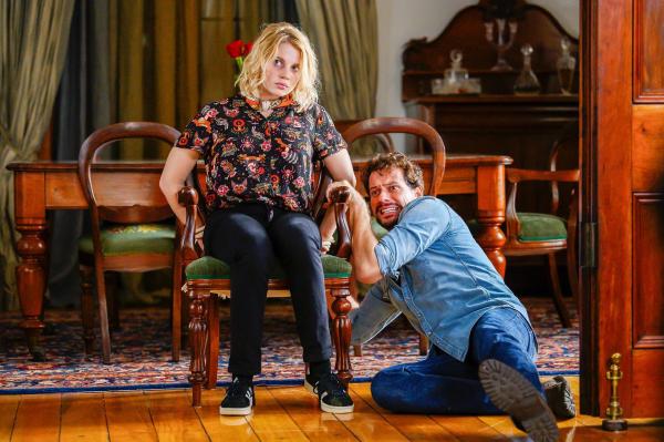 Bild 1 von 21: Im Bild: Ella Newton (Fern Harrow), Ioan Gruffudd (Dr. Daniel Harrow).