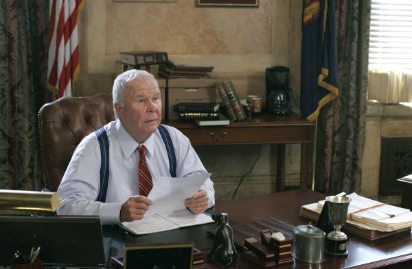 Bild 1 von 6: Ned Beatty as Judge Malcom Reynolds -- NBC