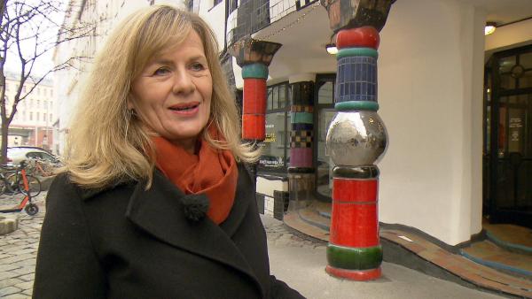 Bild 1 von 6: Im Bild: Karl Hohenlohe besucht mit Direktorin Bettina Leidl das Kunst Haus Wien.