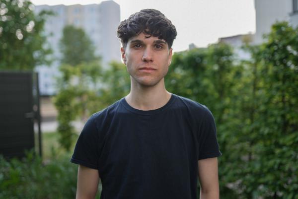 Bild 1 von 4: Norman Wolf hat schlimme Mobbing Erfahrung gemacht. Über diese Ausgrenzung hat er ein Buch geschrieben und betreibt heute Präventionsarbeit an Schulen.