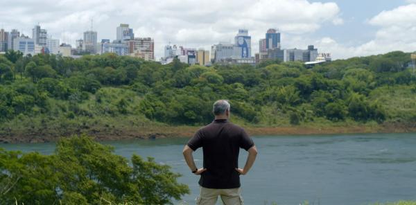 Bild 1 von 11: Im Bild: Emanuele Ottolenghi blickt auf die Tri-Border Area in Südamerika.