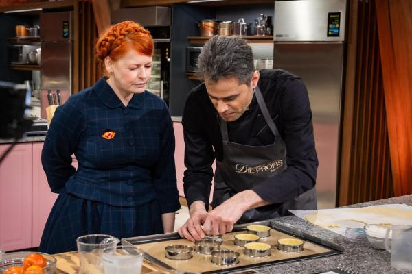 Bild 1 von 8: Enie van de Meiklokjes (l.); Allreza (r.)