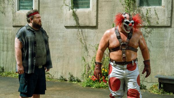 Bild 1 von 3: Zwischen Wahnsinn und Offenbarung: Sweet Tooth (Joe Seanoa, r.) teilt seine Geschichte mit Stu (Mike Mitchell, l.) - und macht klar, dass er nicht allein bleiben will.