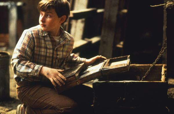 Bild 1 von 19: Auf einer Baustelle entdeckt der zwölfjährige Alan Parrish (Adam Hann-Byrd) das Brettspiel \