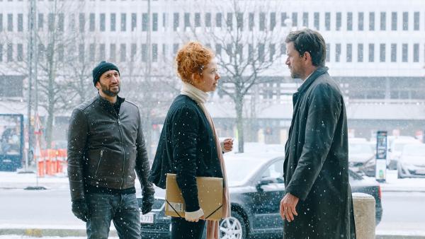 Bild 1 von 15: Assistentin Rose (Johanne Louise Schmidt, M.) unterstützt im Sonderdezernat die Ermittlungen von Carl (Nikolaj Lie Kaas, r.) und Assad (Fares Fares, l.).