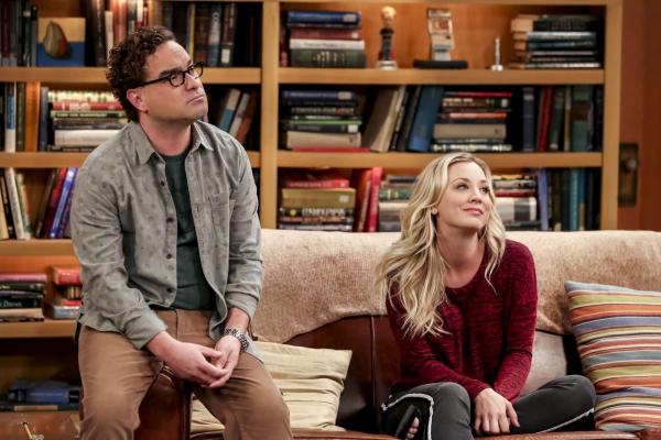 Bild 1 von 10: Leonard (Johnny Galecki, l.); Penny (Kaley Cuoco, r.)