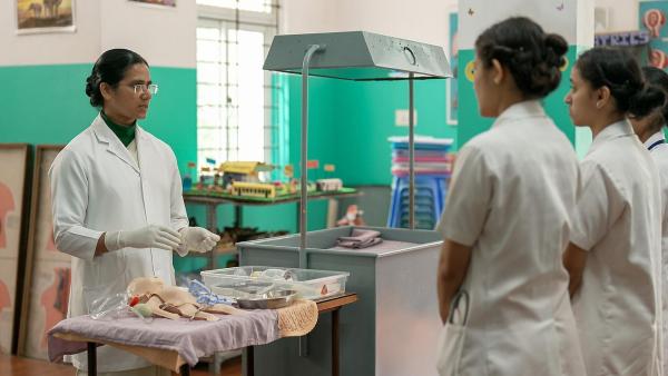 Bild 1 von 1: Im Bild: Ausbildung in Sa¨uglingspflege am Krankenhaus der Barmherzigen Bru¨der in Kattappana.