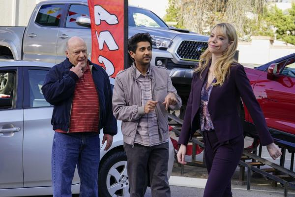Bild 1 von 16: (v.l.n.r.) Art (Dean Norris); Al (Adhir Kalyan); Chloe (Riki Lindhome)